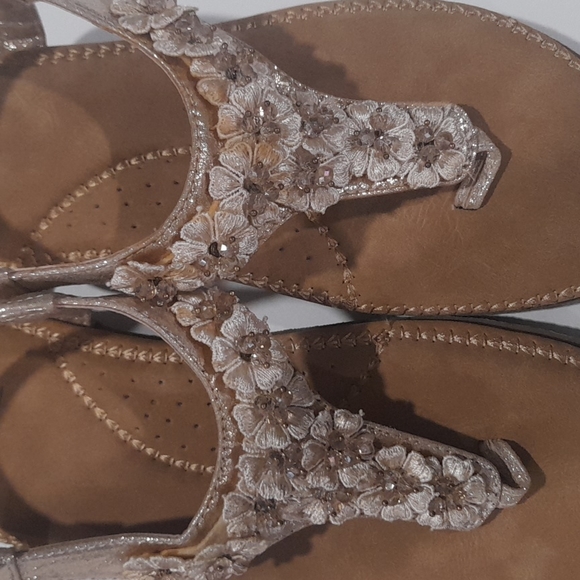 Volatile Floral Sandals - Picture 6 of 7